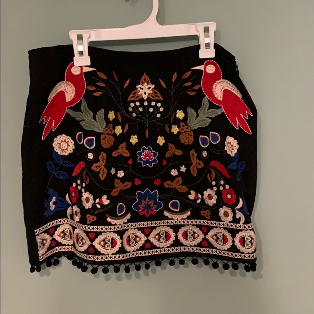 Embroidered mini skirt